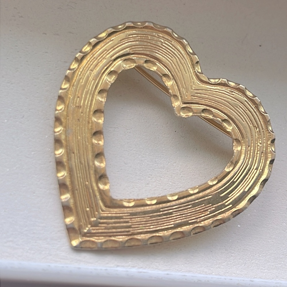 Vintage Brooch gold tone